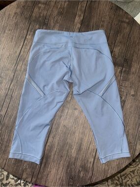 Lululemon Cool To Street crop leggings in a blue denim  size 6